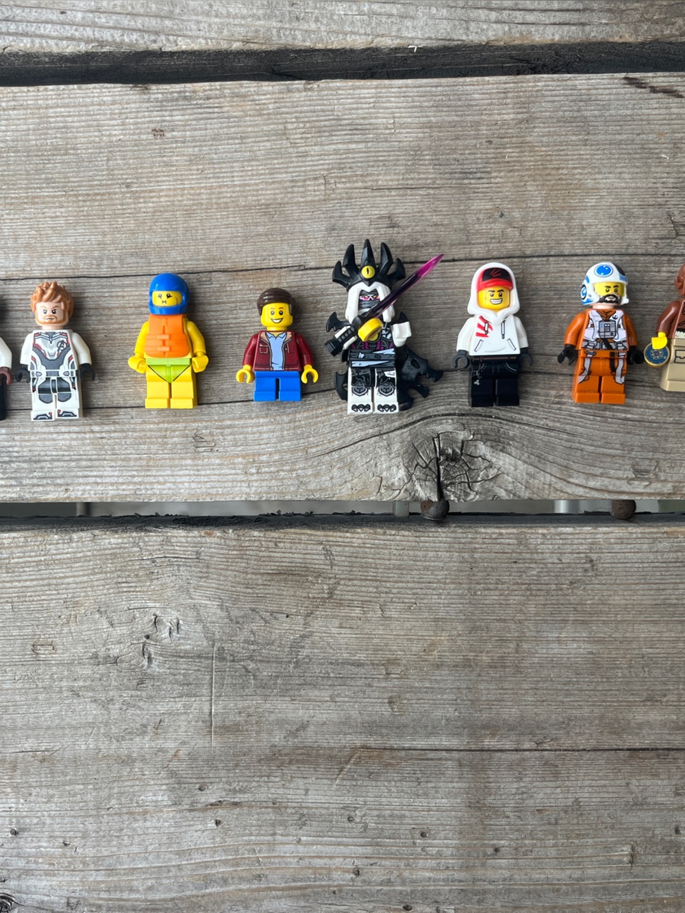 8 Lego mini figure